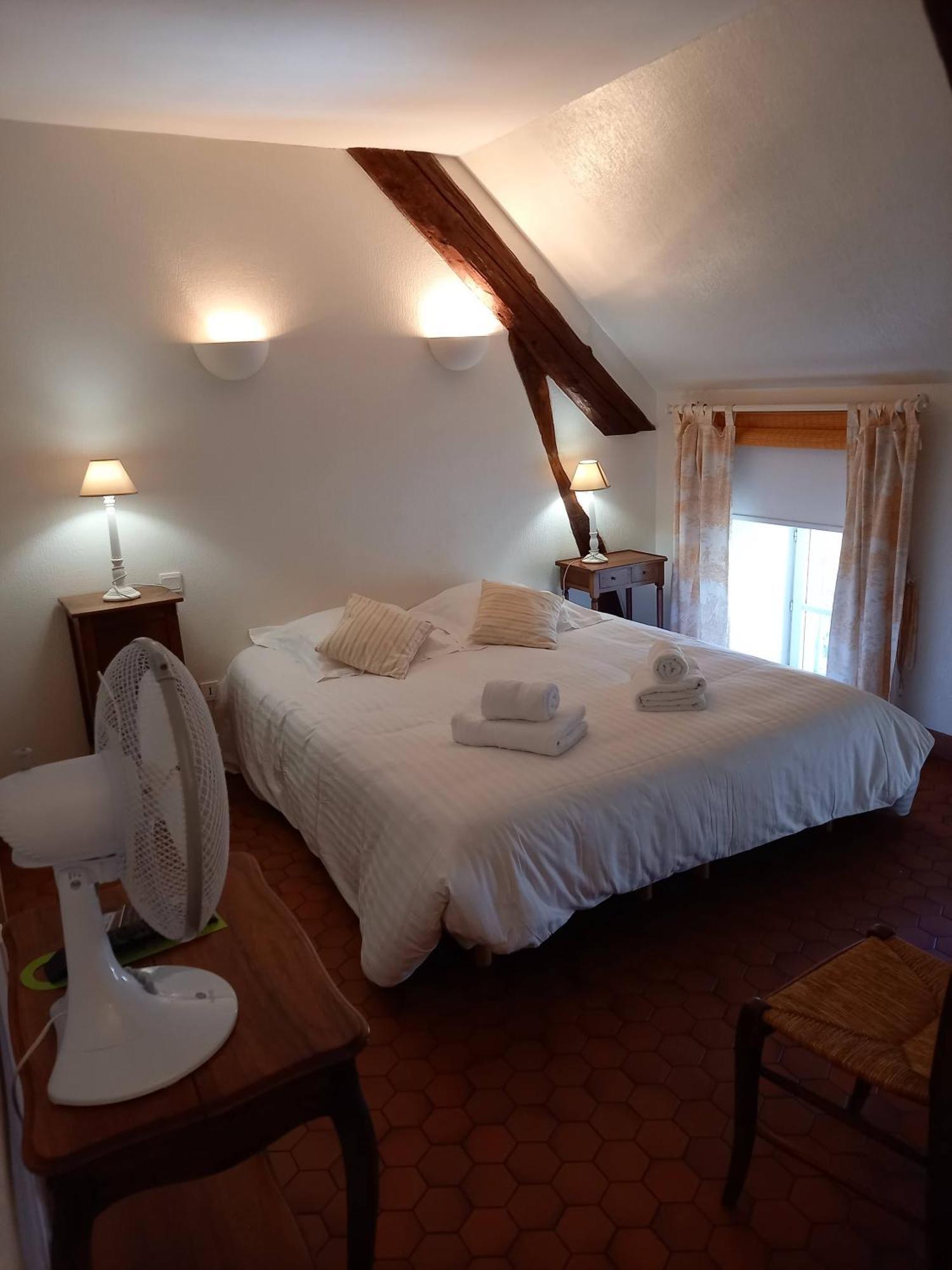 Hotel De La Halle Nolay  Quarto foto